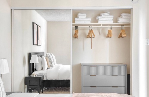Central San Mateo Apartment | Lovely San Mateo 1BR w/ W/D, BBQ & Pool, nr Caltrain, by Blueground