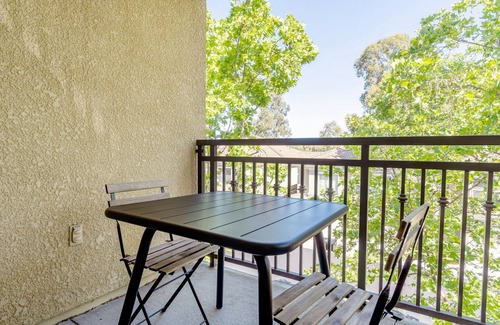 Santa Clara Apartment | Lovely Santa Clara 1BR w/W/D, Gym, Pool, walk to Safeway, by Blueground