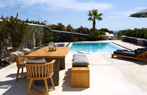Exo Gialos Villa | Lovely Santorini Villa | 3 Bedrooms | Villa Petra | Private Pool & Outdoor.