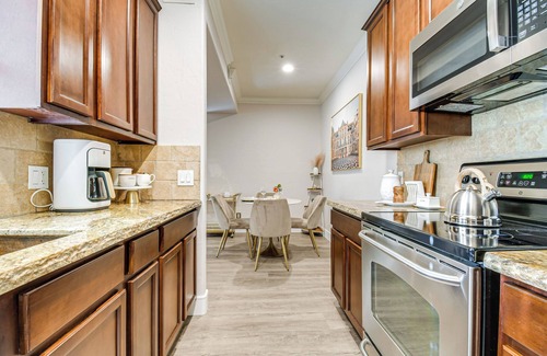 North Scottsdale Condo | Lovely Scottsdale Retreat: Pool & Hot Tub Access!