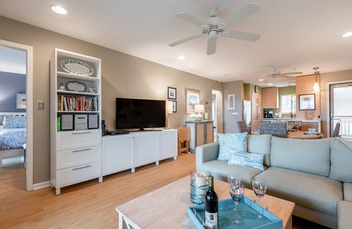 Seabrook Island Condo | Lovely Seabrook Villa 2BR, Marsh Views! Pool Access! Elevator!