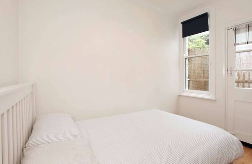 Leigh-on-Sea Cottage | Lovely Seaside Ground Floor Cottage in Old Leigh