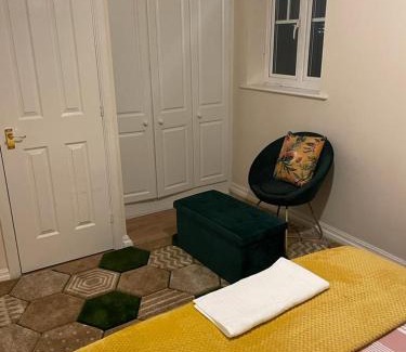 Thamesmead House | Lovely Shared 3 Bed Home Near The Thames
