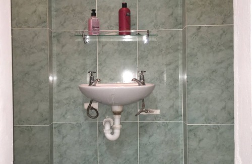 Parow North Apartment | Lovely Single Room Apartment with separate Kitchen and Bathroom