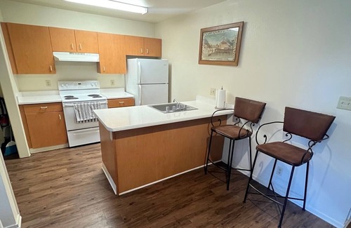 Modesto House | Lovely single story 2 bedroom unit with POOL