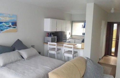 Gonubie Apartment | Lovely single unit with secure parking