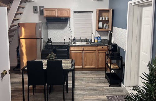 Whitman House | lovely space 10 minutes to local store, library and community park.