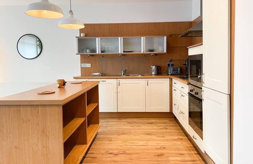 Glasgow Westend Apartment | Lovely Spacious Apartment with Hydro & SECC