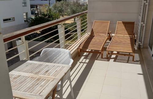 Telheiro Apartment | Lovely spacious one bed apartment with air con & WiFi