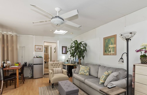 Santa Monica Canyon Apartment | Lovely Spacious Patio Guestroom with Beautiful Deck and Hot Tub