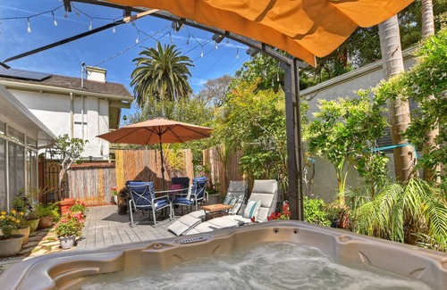 Santa Monica Canyon Apartment | Lovely Spacious Patio Guestroom with Beautiful Deck and Hot Tub
