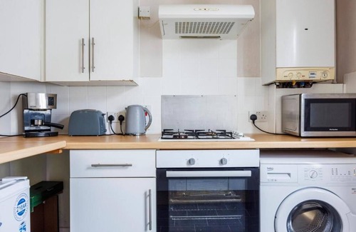 Southend-on-Sea Apartment | Lovely Staycation! 2BR Excellent Location w/WiFi & Netflix by Everhome Ltd