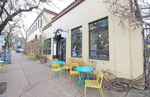 Alphabet Historic District Apartment | Lovely Studio Best Location in Portland with City View