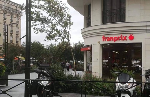 Levallois-Perret Apartment | Lovely Studio near Paris, 15 mins to city center Opéra