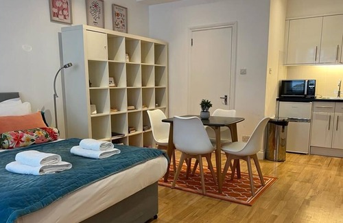 Redcliffe Apartment | Lovely Studio in Chelsea 10 Mins to Earles Court Station