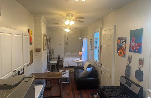 Saint Thomas Development Apartment | Lovely studio located in the Lower Garden District with private garden patio.