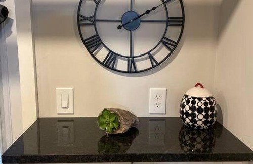 Wellesley Apartment | Lovely studio walk to Wellesley and Babson College