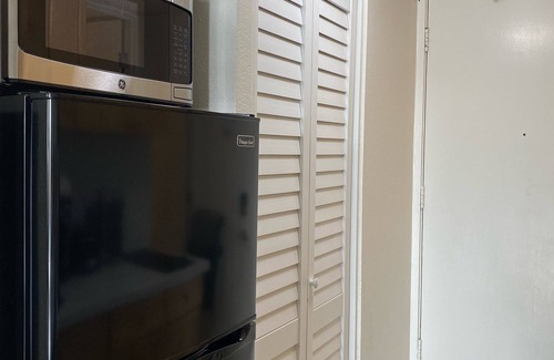Diamond Head - Kapahulu - St. Louis Condo | Lovely Studio with Million Dollar View of Waikiki and close to everything!