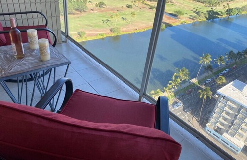 Diamond Head - Kapahulu - St. Louis Condo | Lovely Studio with Million Dollar View of Waikiki and close to everything!