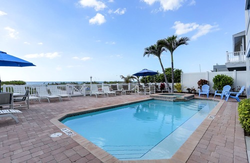 Indian Rocks Beach Condo | Lovely Three Bedroom Beachfront Condo, Heated Pool, Wifi, Cable, Jacuzzi