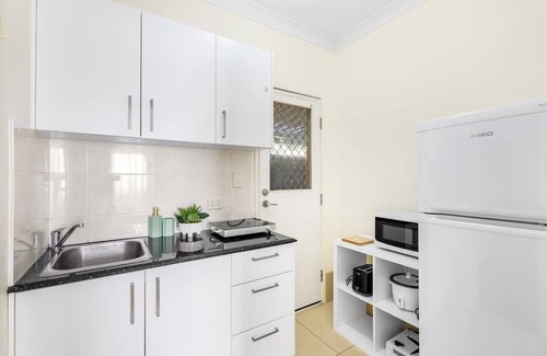 Sunnybank House | Lovely tiny home at Sunnybank CBD Street Parking