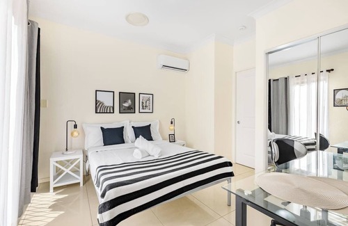 Sunnybank House | Lovely tiny home at Sunnybank CBD Street Parking