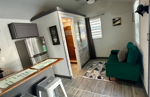 Westgate Apartment | Lovely tiny house with AC in West Palm Beach