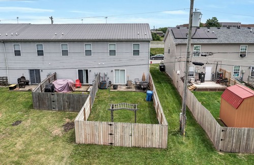 Nicholasville House | Lovely townhome convenient to everything in Central KY. Pet friendly!