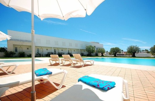 Telheiro Apartment | Lovely Townhouse on Lagos Marina with swimming pool, Air Con & WiFi