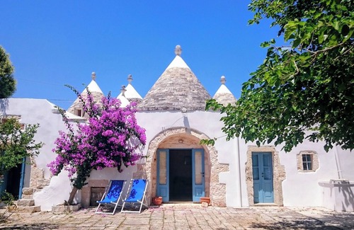 Locorotondo Villa | Lovely trullo country house, large fenced pool, WiFi, aircon in some rooms.