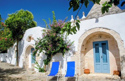 Locorotondo Villa | Lovely trullo country house, large fenced pool, WiFi, aircon in some rooms.