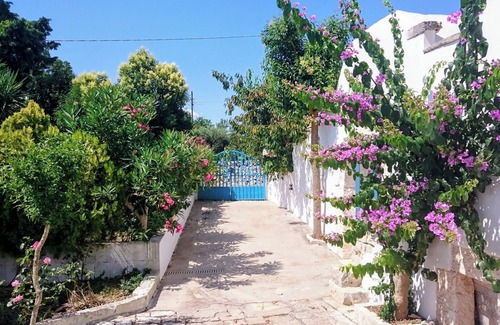 Locorotondo Villa | Lovely trullo country house, large fenced pool, WiFi, aircon in some rooms.