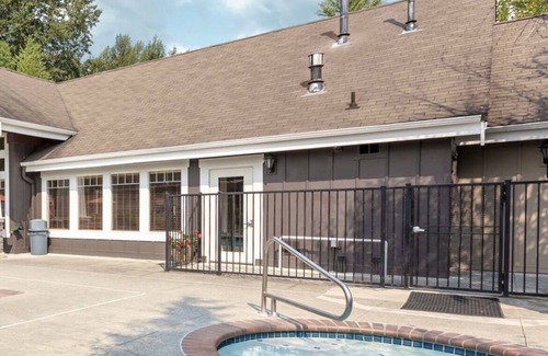 Concord Apartment | Lovely two bedroom with pool