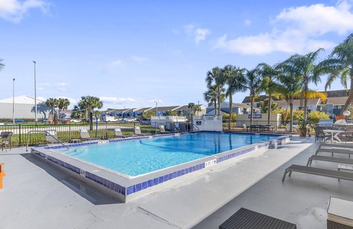 Melbourne Apartment | Lovely Two Bedroom Apartment in Melbourne FL with Pool, Gym and Laundry