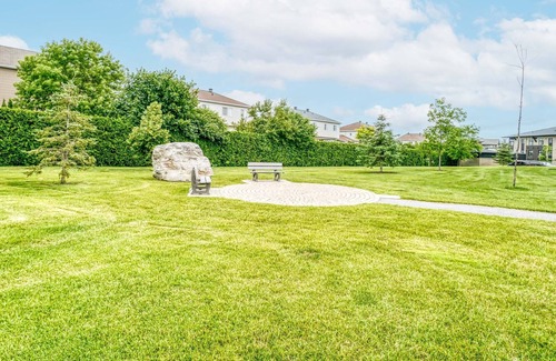 Plateau Condo | Lovely two-bedroom condo with indoor fireplace