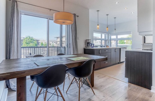 Plateau Condo | Lovely two-bedroom condo with indoor fireplace