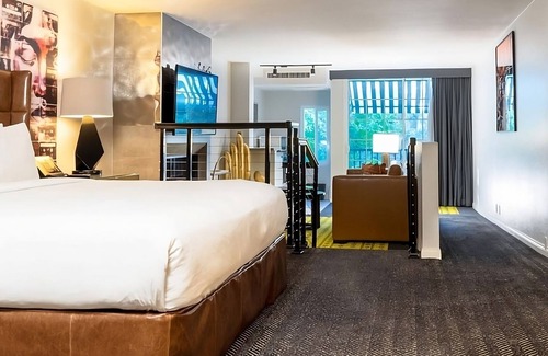 Norma Triangle Hotel | Lovely Unit, Pet-Friendly! Discover Pizza Dough Pizzeria & Bar!