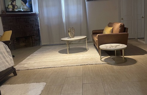Queens Apartment | Lovely unit W Washer & dryer/garage. 10 min to JFK
