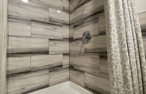 Queens Apartment | Lovely unit W Washer & dryer/garage. 10 min to JFK