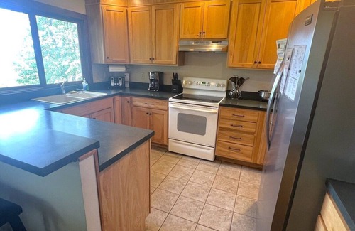 McGaheysville House | Lovely Views - Top of the Mountain - Foosball & Pool Table - Screened in Porch
