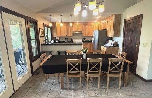 McGaheysville House | Lovely Views - Top of the Mountain - Foosball & Pool Table - Screened in Porch