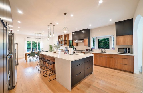 Carthay Circle House | Lovely Villa w/hot tub - 5 min from The Grove