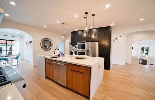 Carthay Circle House | Lovely Villa w/hot tub - 5 min from The Grove