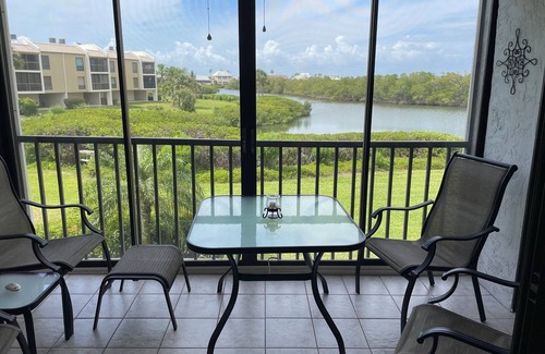Mid Island Condo | Lovely Waterfront Condo.