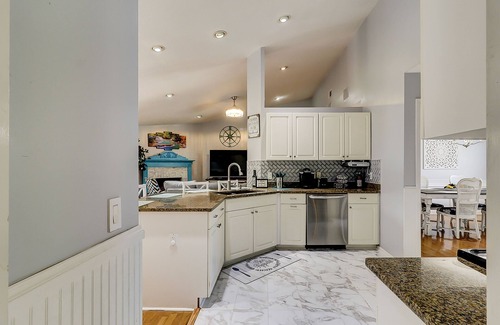 Savannah Apartment | Lovely waterfront apartment on creek inlet with dock access - dog-friendly