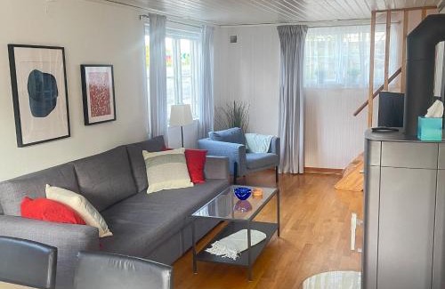 Asarum House | Lovely Waterfront Cottage near Karlshamn
