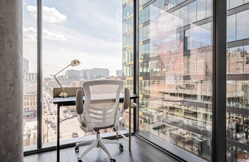 West Loop Apartment | Lovely West Loop 2BR w/W/D, Gym & Lounge, nr L, by Blueground
