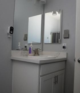 Sundance House | Lovely white grey home 3 bedrooms