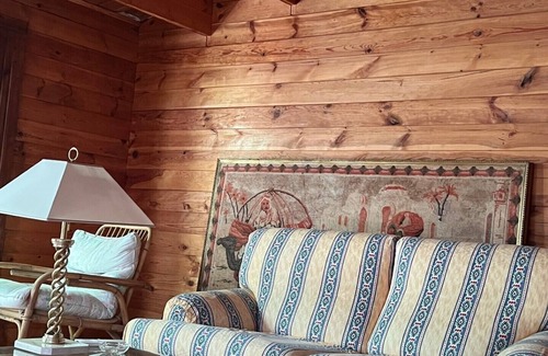 San Martino in Rio Cottage | Lovely wooden accommodation surrounded by greenery