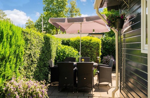 Reutum House | Lovely Wooden Chalet with garden in Reutum